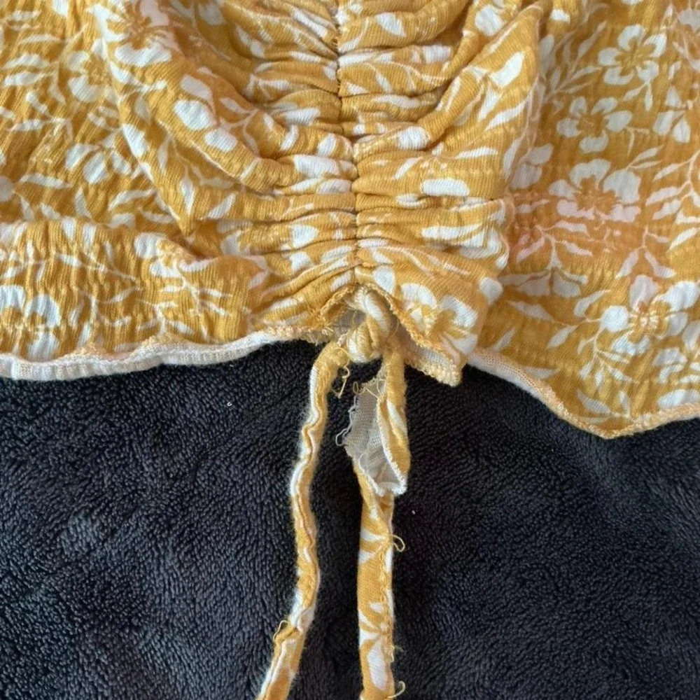 Roxy yellow and white crop top Size L see last picture for imperfections